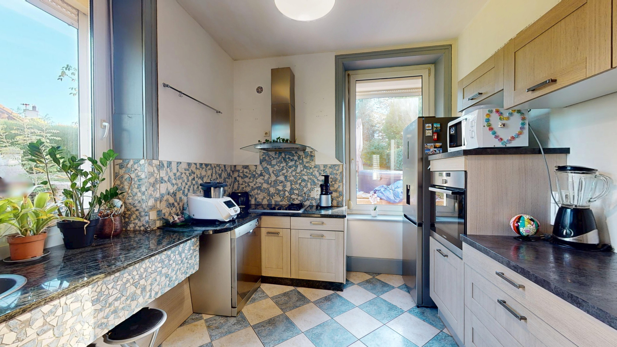 Immense maison avec terrasse en vente à Bruyères